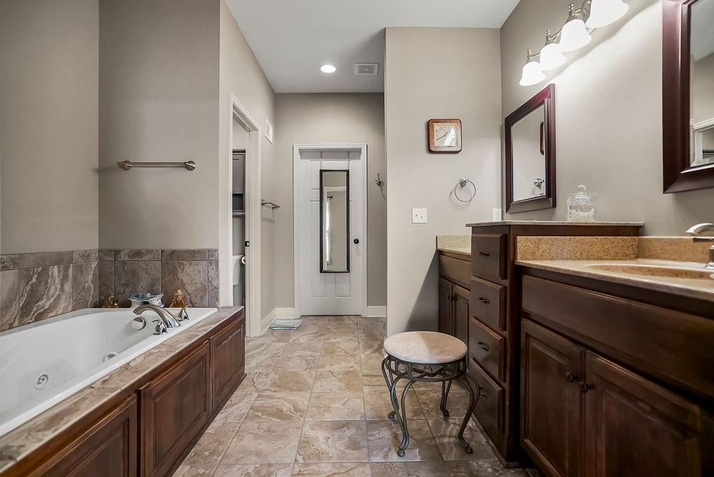 14111 Amanda Lane Basehor, KS 66007 - Photo 15 of 31