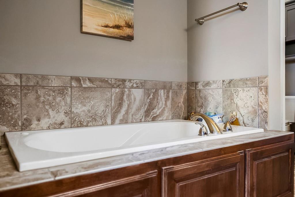 14111 Amanda Lane Basehor, KS 66007 - Photo 16 of 31