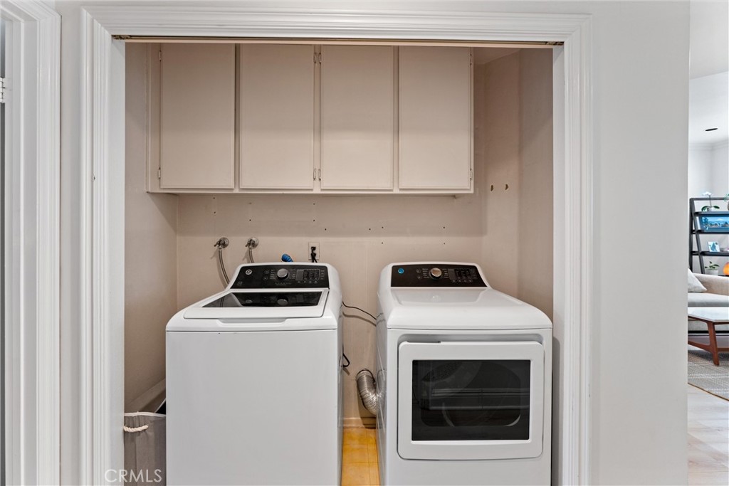 1340 Glenwood Road, Unit 28 Glendale, CA 91201 - Photo 19 of 36 a utility room with dryer and washer