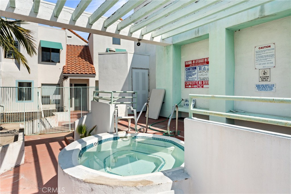 1340 Glenwood Road, Unit 28 Glendale, CA 91201 - Photo 30 of 36 a swimming pool with outdoor seating