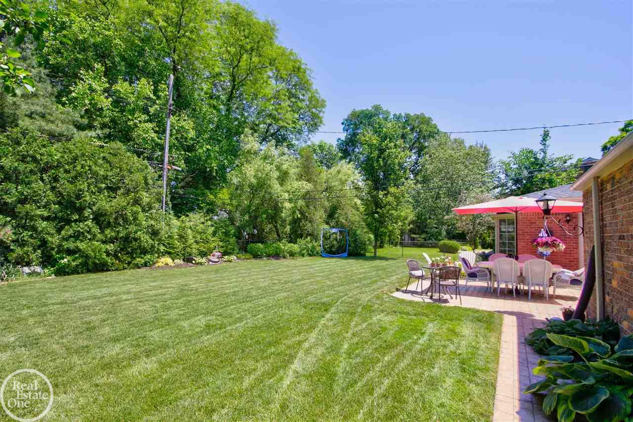1130 South Oxford Road Grosse Pointe Woods, MI 48236 - Photo 2 of 48