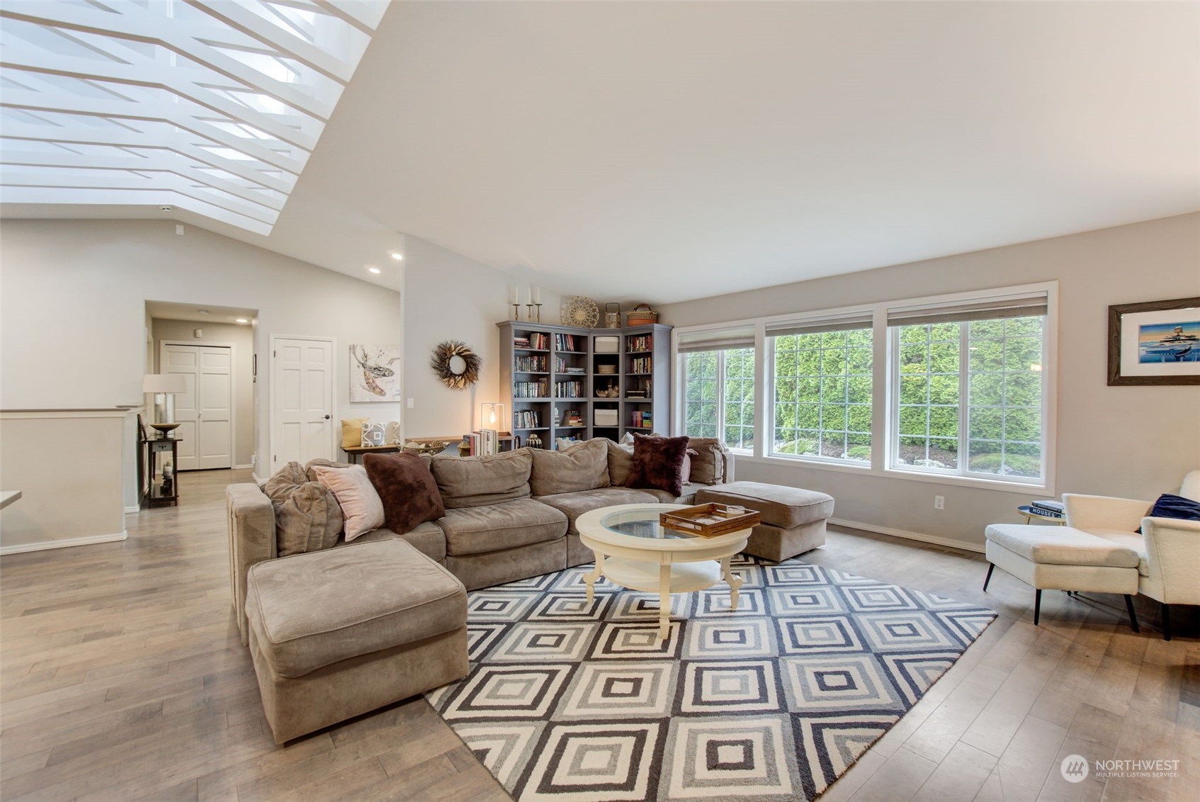 6909 174th Street Southwest Edmonds, WA 98026 - Photo 4 of 32 Gallery Image 4