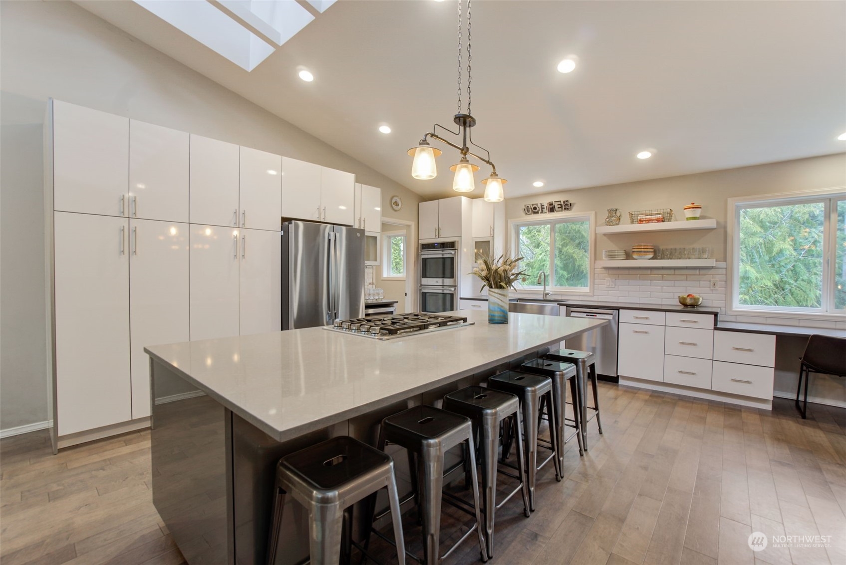 6909 174th Street Southwest Edmonds, WA 98026 - Photo 8 of 32 Gallery Image 8