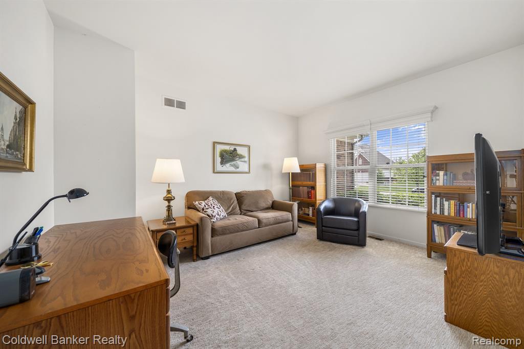 2206 Lagoon Drive Rochester Hills, MI 48309 - Photo 17 of 37