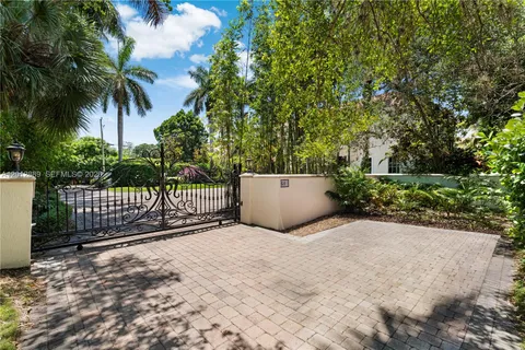 $4,999,000 | 6801 Southwest 94th Street, Pinecrest, FL 33156