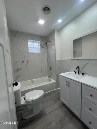 $1,800 | 239 Mc Clellan Street, Schenectady, NY 12304