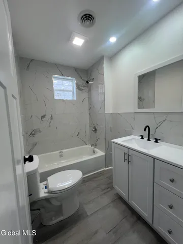 $1,800 | 239 Mc Clellan Street, Schenectady, NY 12304