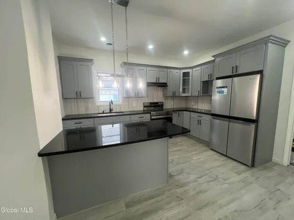 $1,800 | 239 Mc Clellan Street, Schenectady, NY 12304