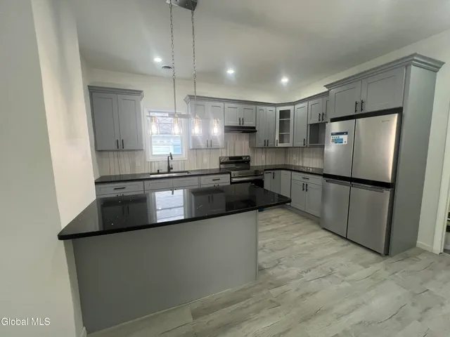 $1,800 | 239 Mc Clellan Street, Schenectady, NY 12304