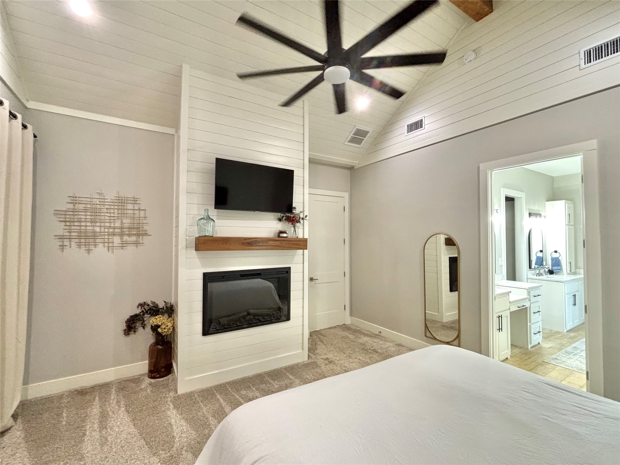 6540 Fm 3065 Colmesneil, TX 75938 - Photo 28 of 49 a bedroom with a bed and a flat screen tv