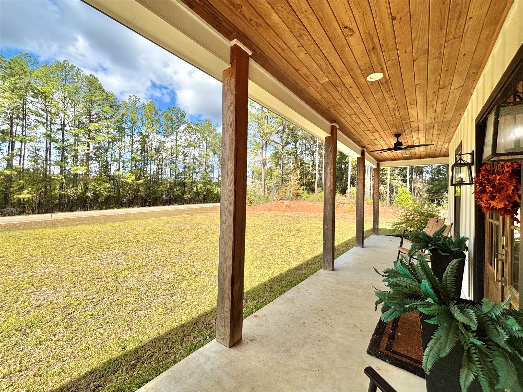 6540 Fm 3065 Colmesneil, TX 75938 - Photo 5 of 49 a view of a room with ocean view and a ocean view