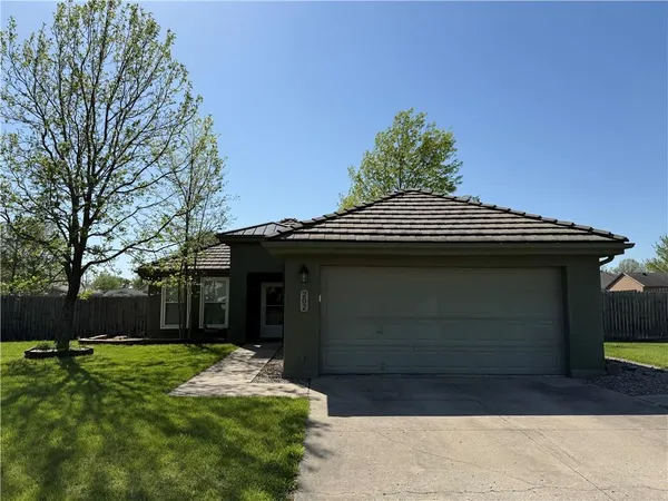 $255,000 | 202 East E Kirby Road, Grain Valley, MO 64029
