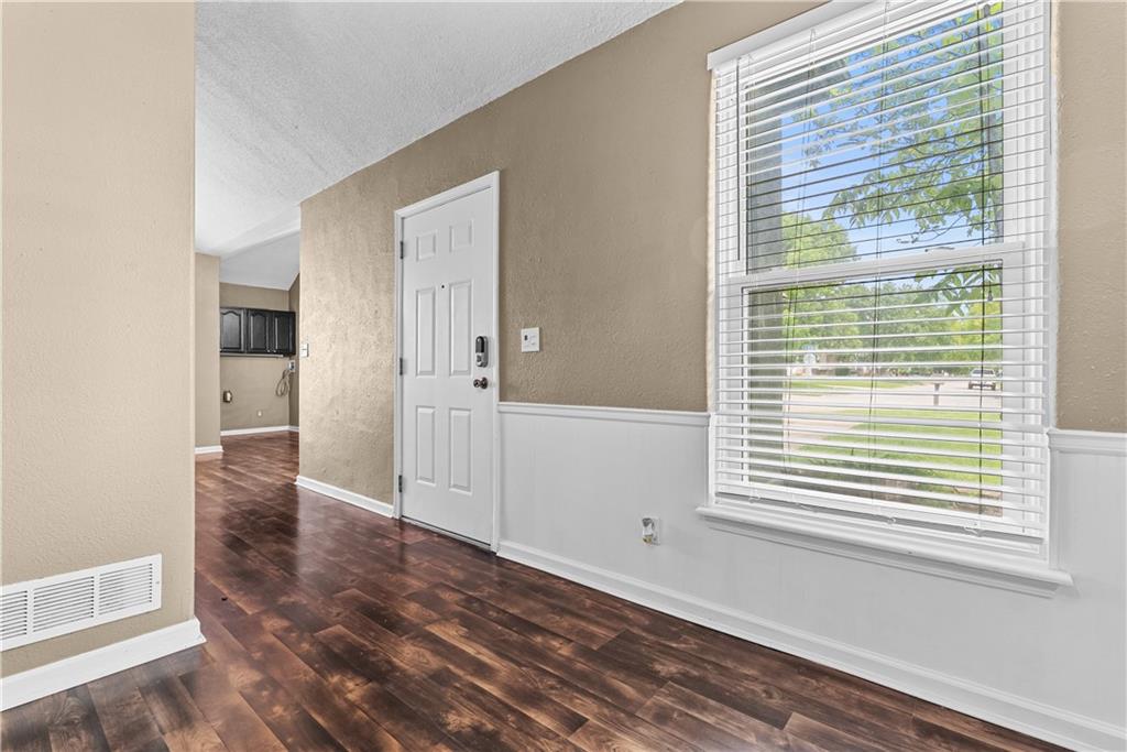 202 East E Kirby Road Grain Valley, MO 64029 - Photo 4 of 28