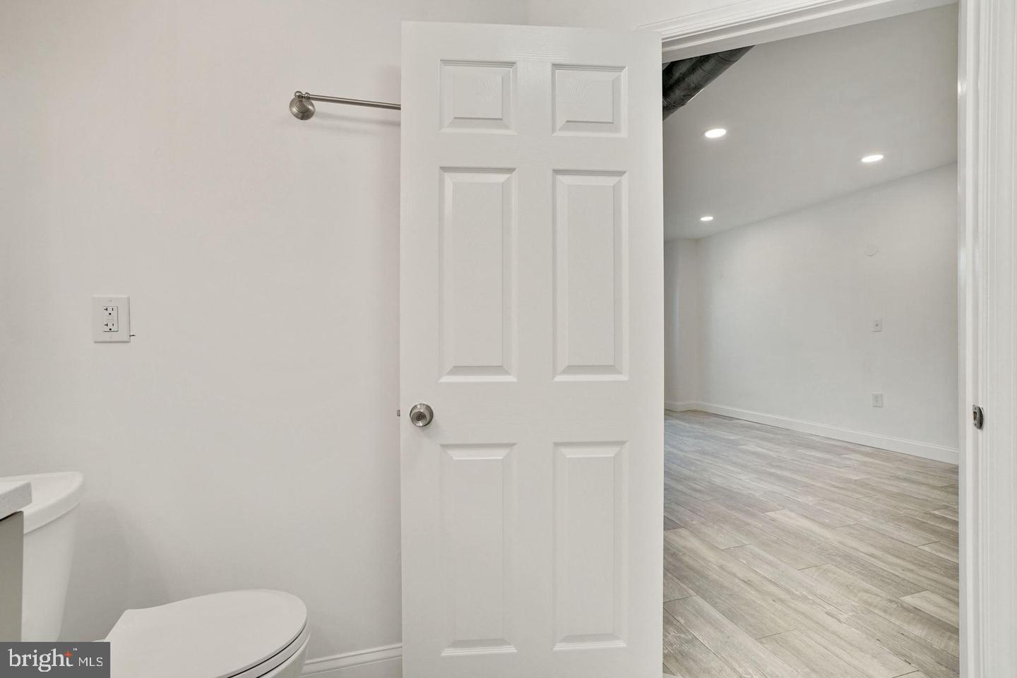 5413 Georgia Avenue Northwest Washington, DC 20011 - Photo 13 of 22 a bathroom with a toilet and a shower