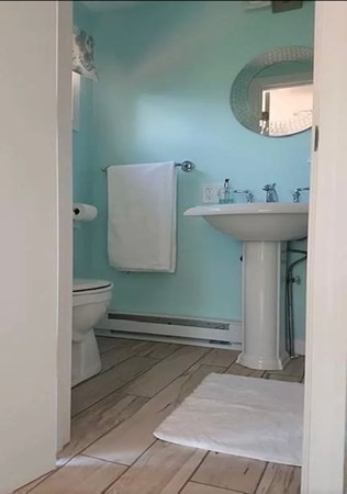 102 Harrow Road Springfield, MA 01118 - Photo 15 of 35 a bathroom with a sink and a mirror