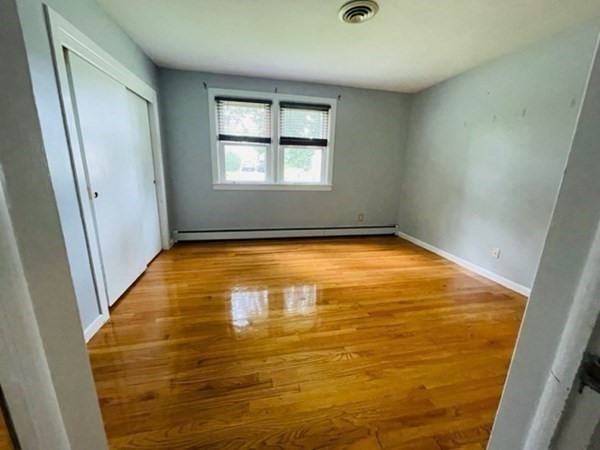 102 Harrow Road Springfield, MA 01118 - Photo 19 of 35 a view of bathroom