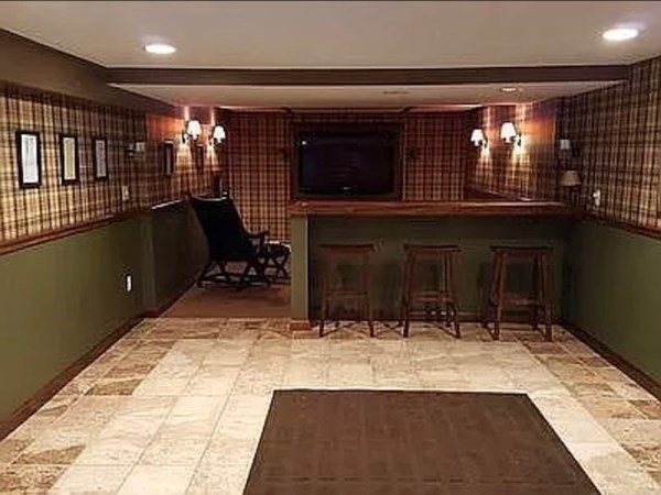 102 Harrow Road Springfield, MA 01118 - Photo 25 of 35 a view of a living room with furniture