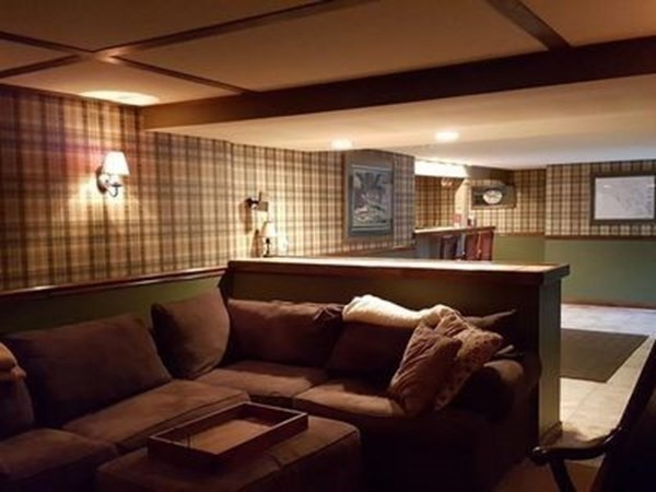 102 Harrow Road Springfield, MA 01118 - Photo 27 of 35 a living room with furniture and a window