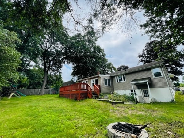 102 Harrow Road Springfield, MA 01118 - Photo 34 of 35 a front view of a house with garden