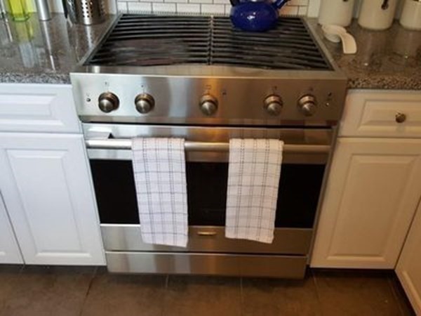 102 Harrow Road Springfield, MA 01118 - Photo 4 of 35 a close view of stove