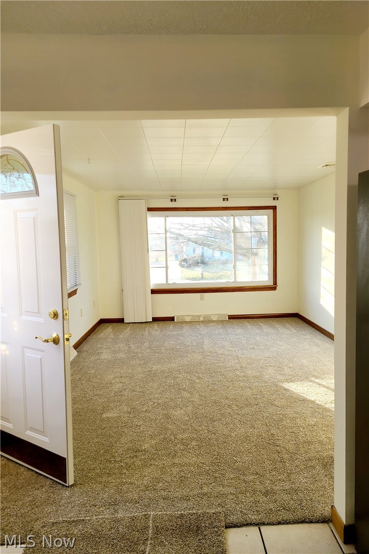 5051 Thursby Road North Canton, OH 44720 - Photo 7 of 16 Livingroom