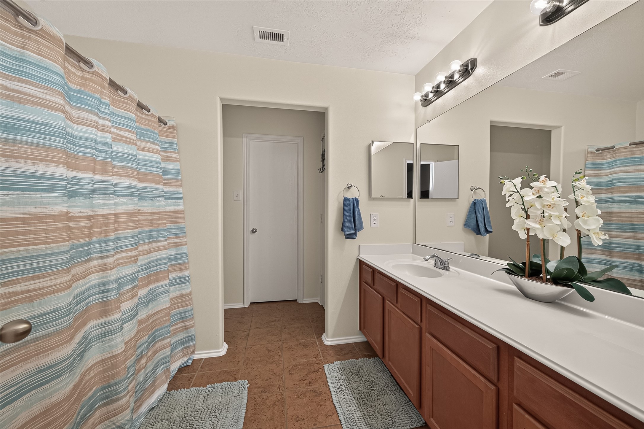 10931 View Pointe Lane Houston, TX 77034 - Photo 15 of 21 Master bathroom