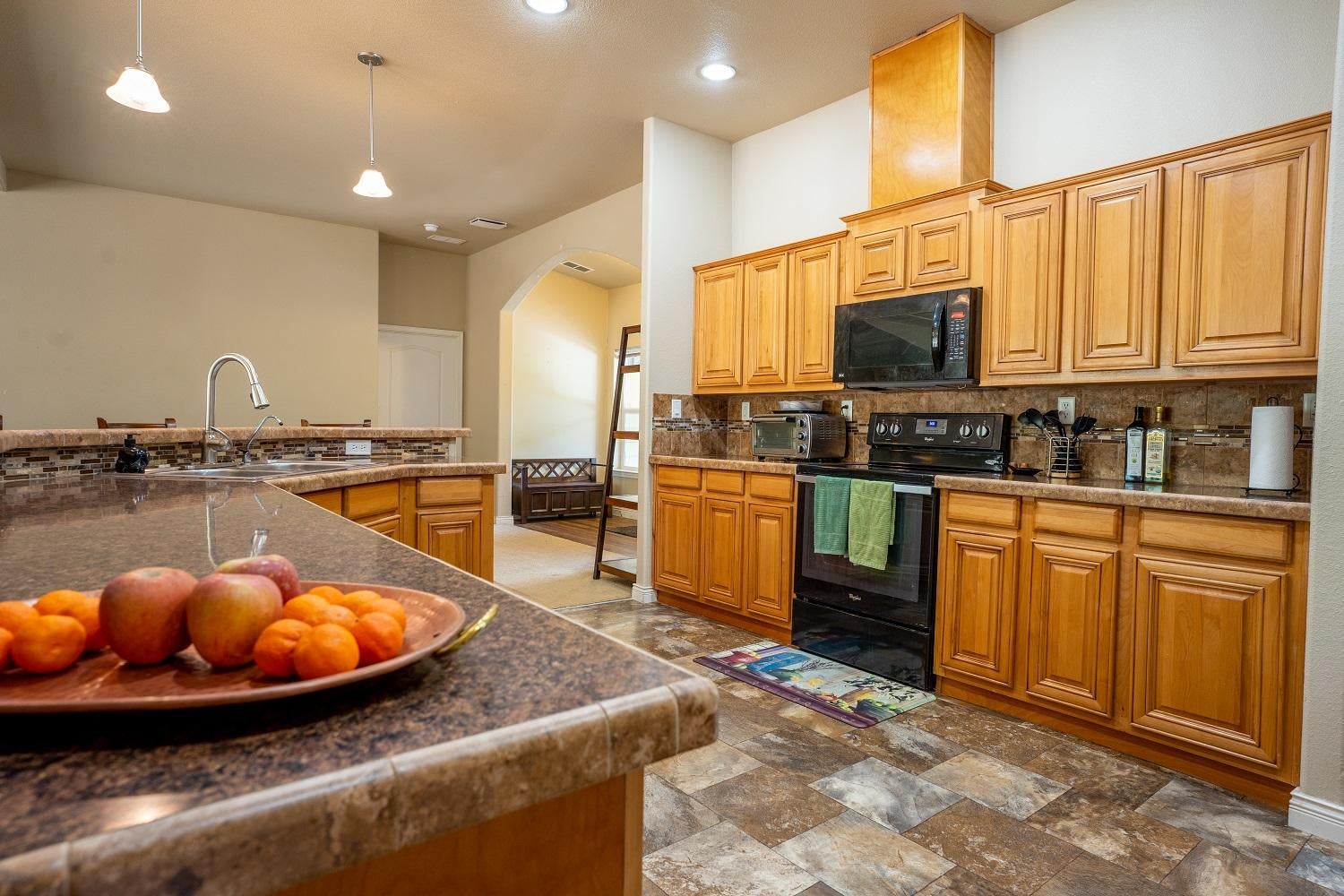 8574 Blackwell Road Central Point, OR 97502 - Photo 4 of 45 Amazing kitchen