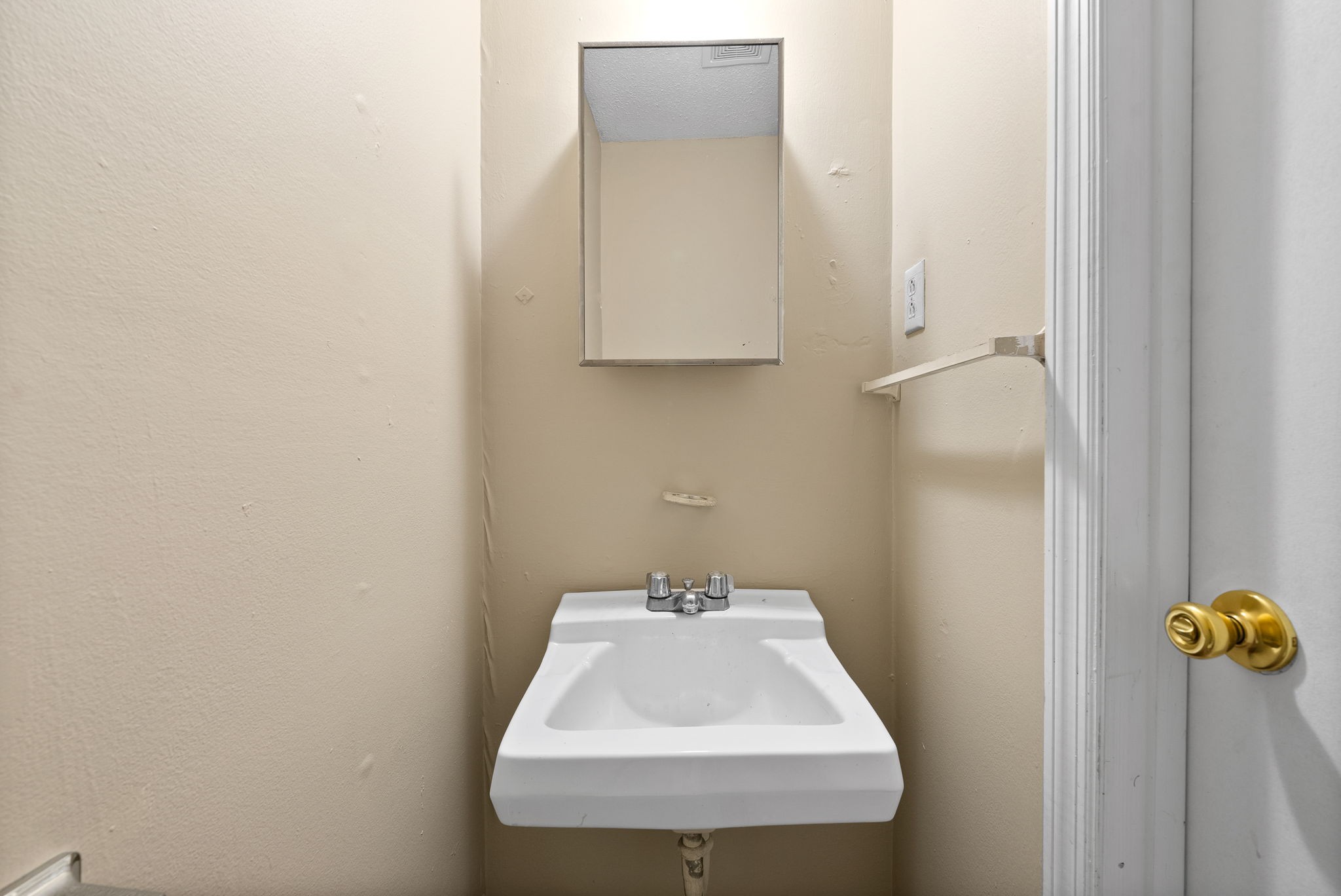 1044 Pembroke Oak Grove Road Oak Grove, KY 42262 - Photo 13 of 40 a bathroom with a sink