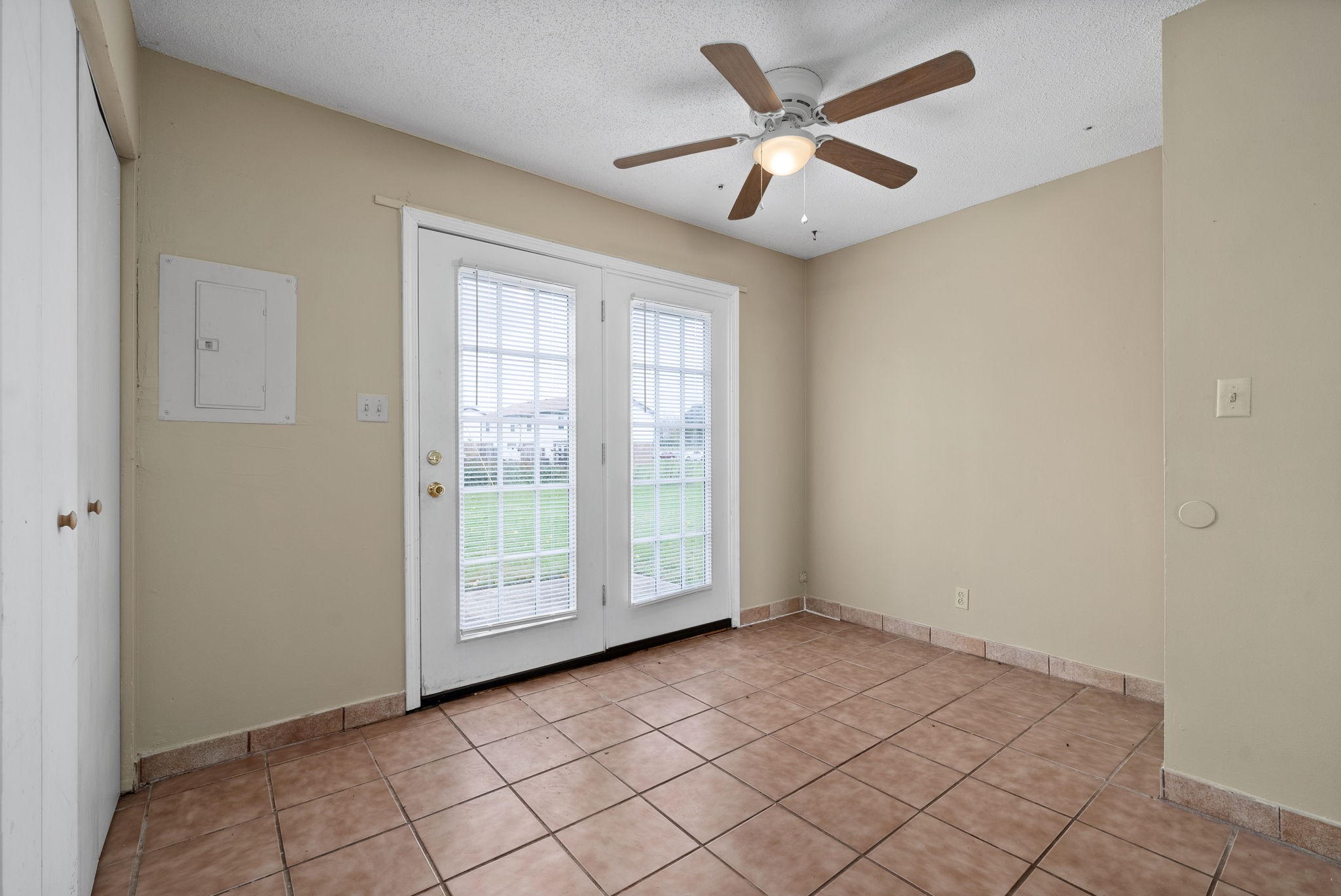 1044 Pembroke Oak Grove Road Oak Grove, KY 42262 - Photo 9 of 40 an empty room with windows and fan