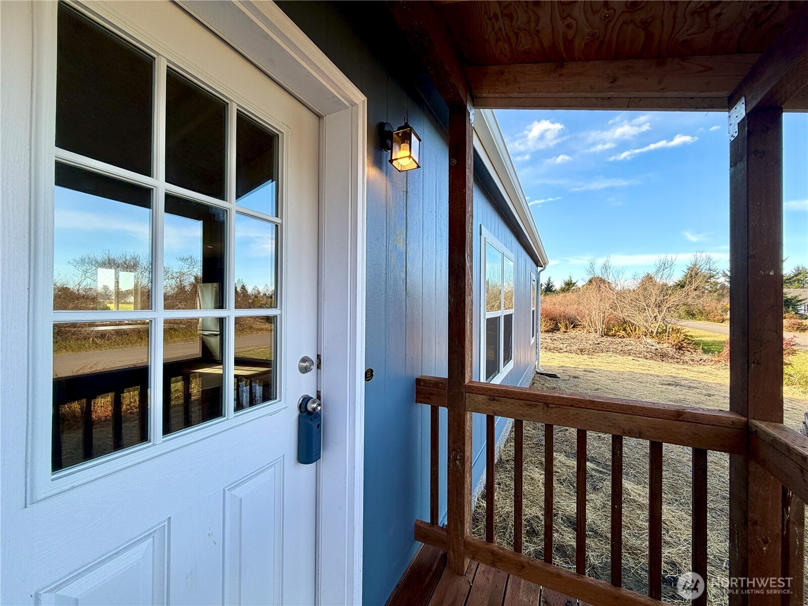 299 Octopus Avenue Northeast Ocean Shores, WA 98569 - Photo 4 of 40 a view of balcony