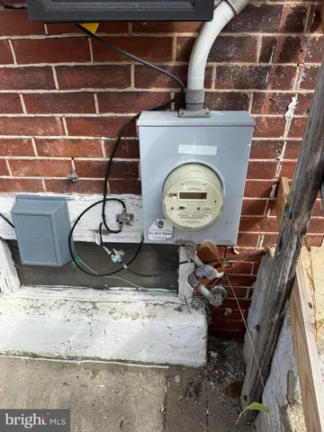 an empty room with closet