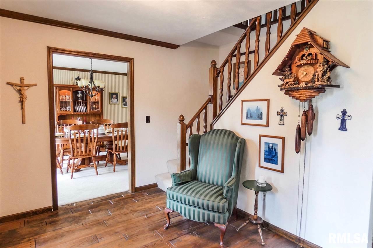 1300 Westgate Road Washington, IL 61571 - Photo 3 of 34 Gallery Image 3