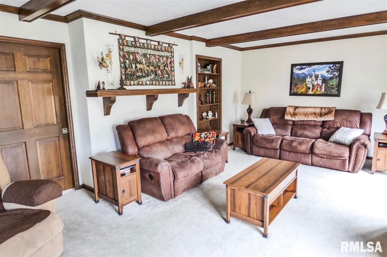 1300 Westgate Road Washington, IL 61571 - Photo 8 of 34 Gallery Image 8
