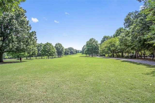 a picture of a table and chairs
