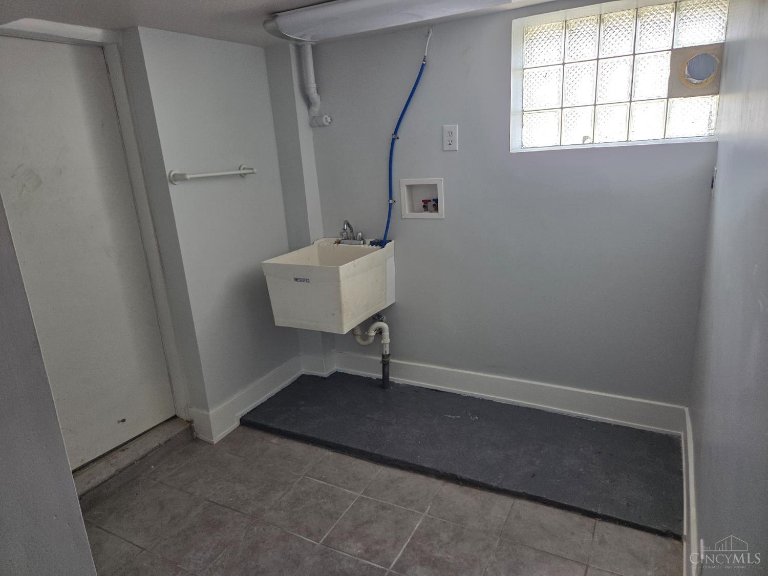 4202 Harding Avenue Cincinnati, OH 45211 - Photo 11 of 12