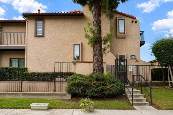 $585,000 | 13982 Ramhurst Drive, Unit 6, La Mirada, CA 90638
