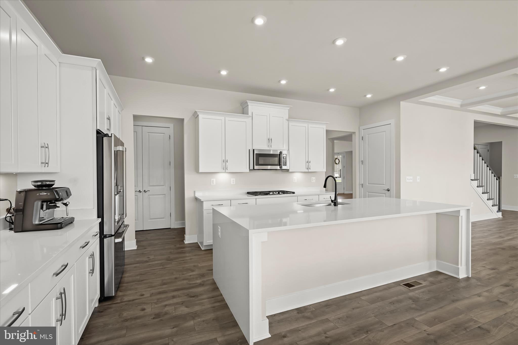 7306 Sugar Magnolia Loop Gainesville, VA 20155 - Photo 19 of 71 Quartz countertops