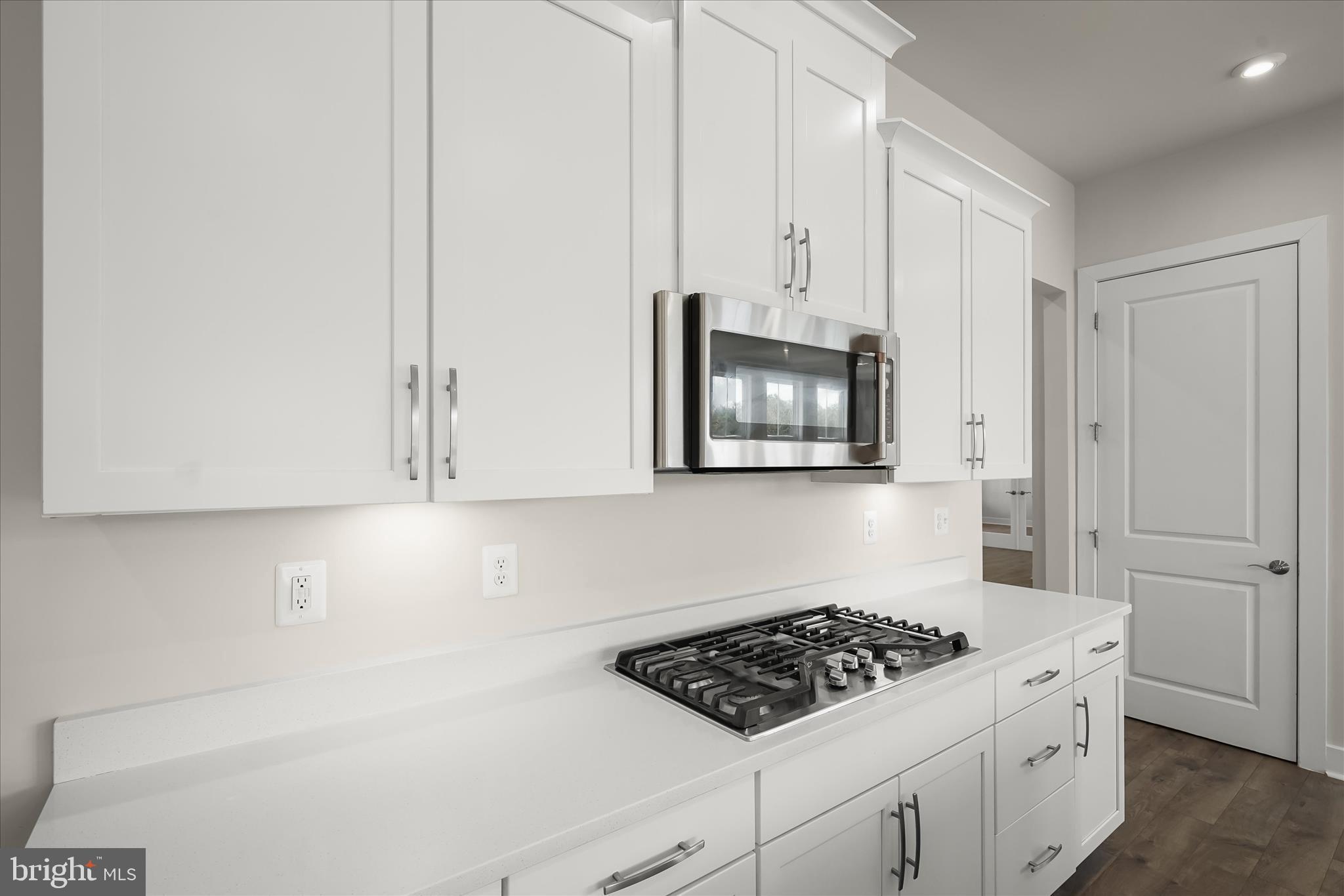 7306 Sugar Magnolia Loop Gainesville, VA 20155 - Photo 20 of 71 Gas cooktop
