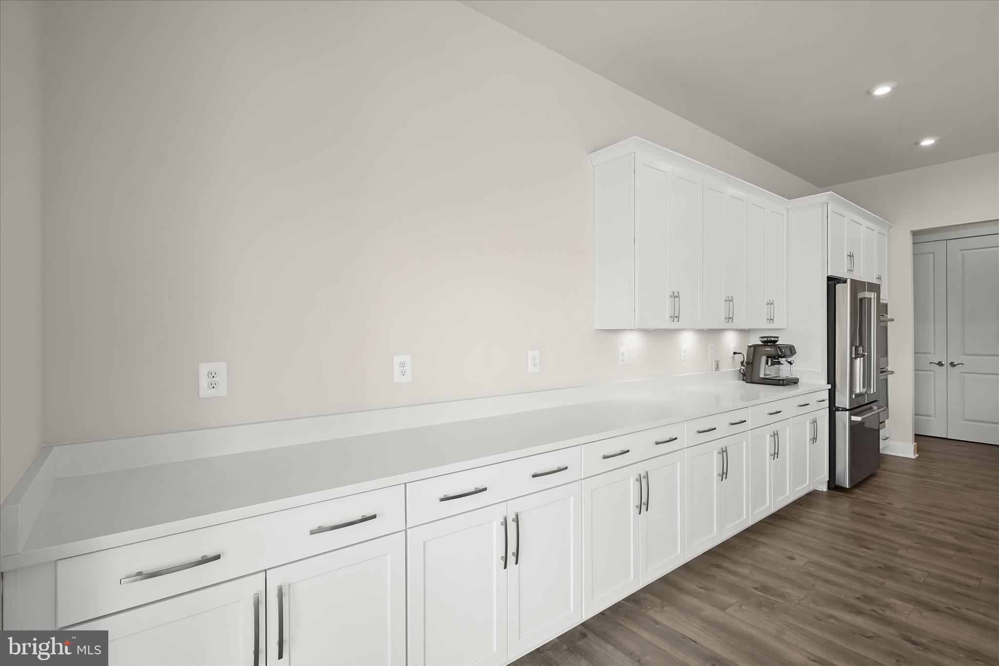 7306 Sugar Magnolia Loop Gainesville, VA 20155 - Photo 22 of 71 Expansive counter space