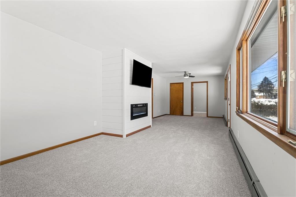 310 Hamilton Avenue Farrell, PA 16121 - Photo 4 of 35