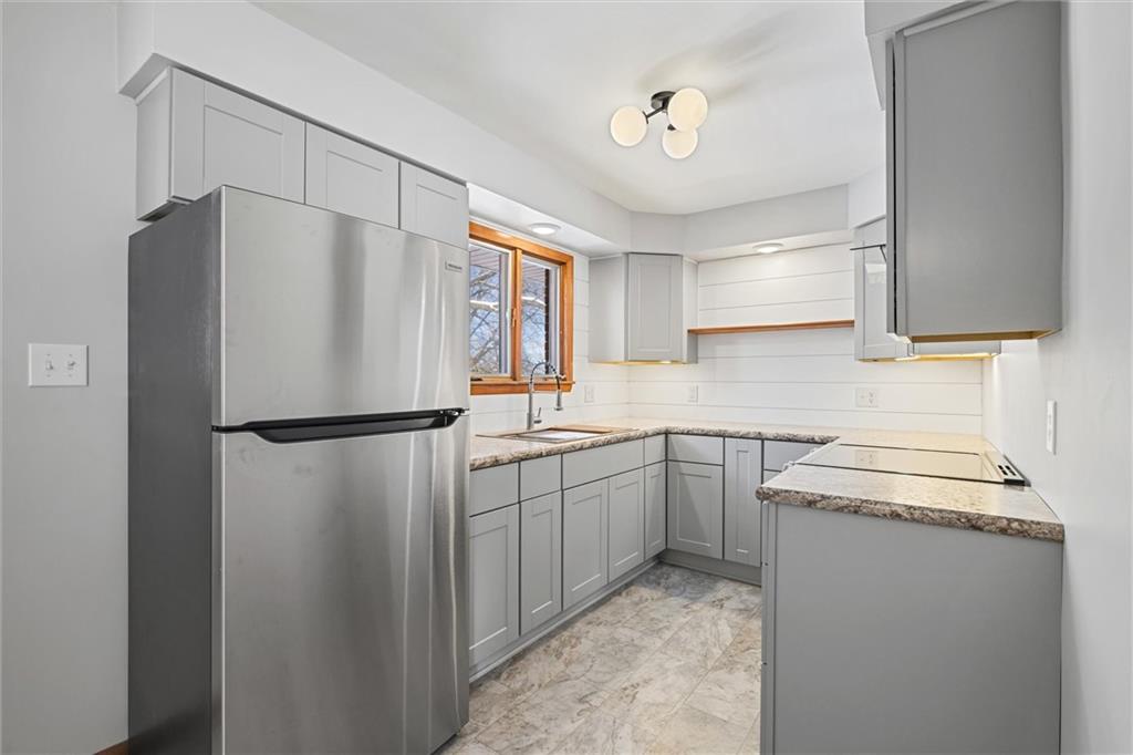 310 Hamilton Avenue Farrell, PA 16121 - Photo 7 of 35