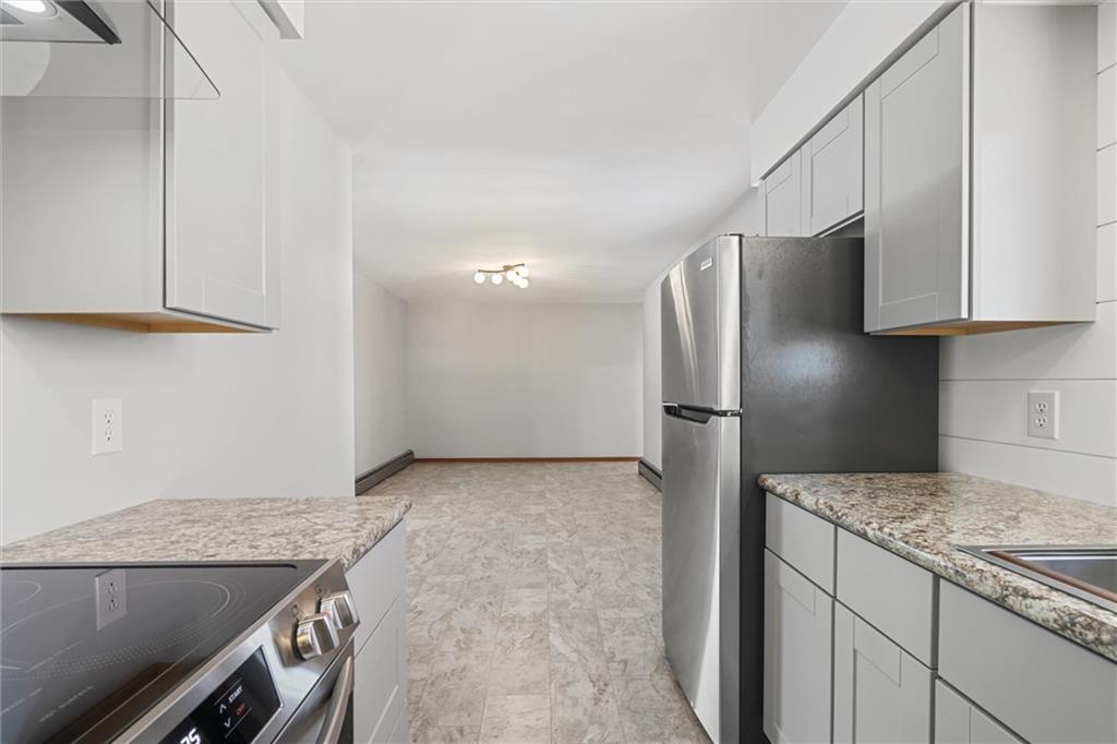 310 Hamilton Avenue Farrell, PA 16121 - Photo 9 of 35