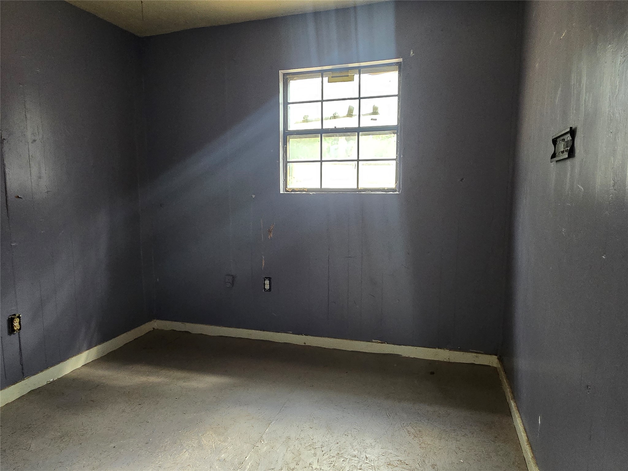 147 Sunset Heights Bastrop, TX 78602 - Photo 15 of 20 an empty room with a window