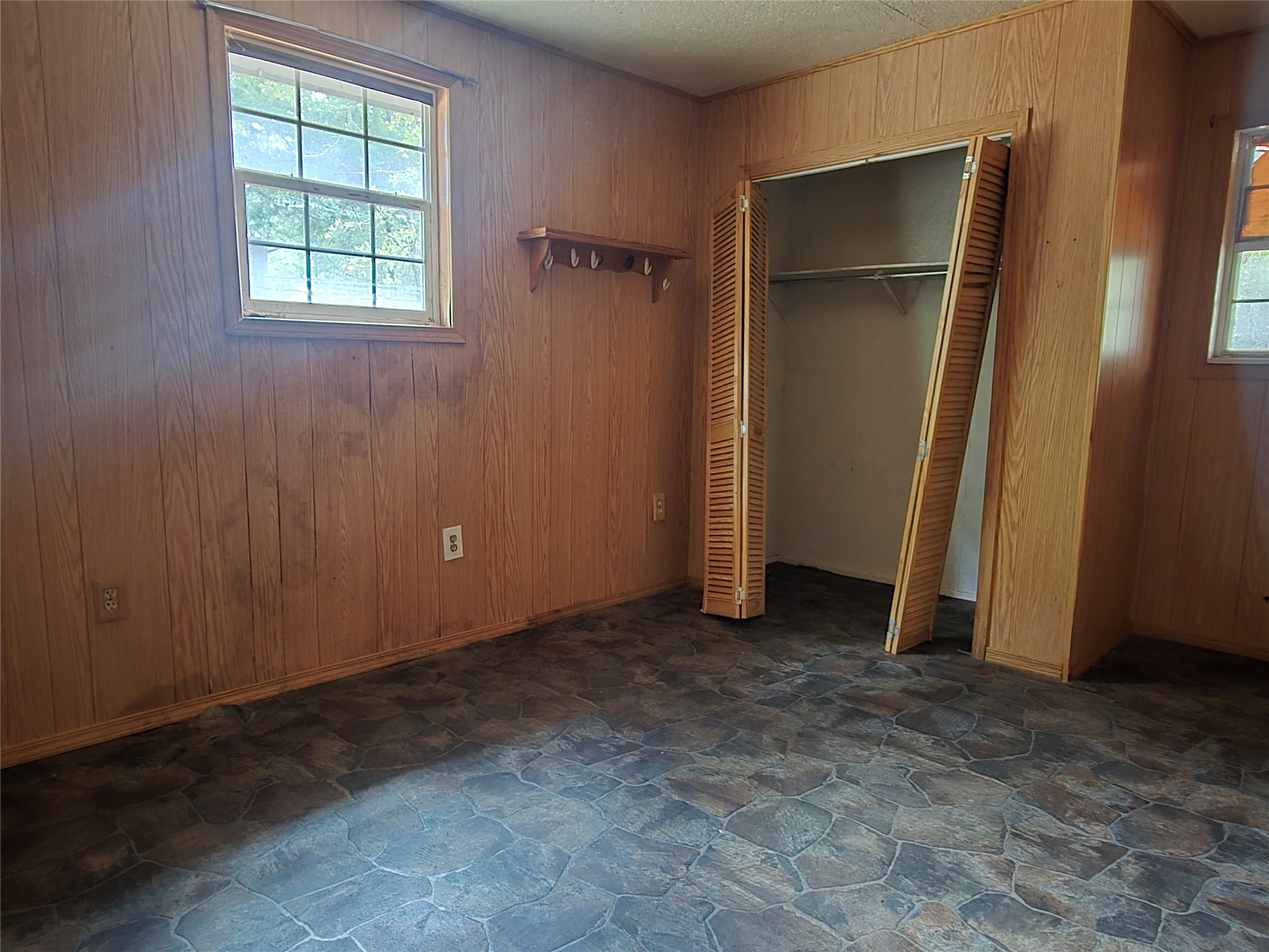 147 Sunset Heights Bastrop, TX 78602 - Photo 17 of 20 an empty room with closet and windows