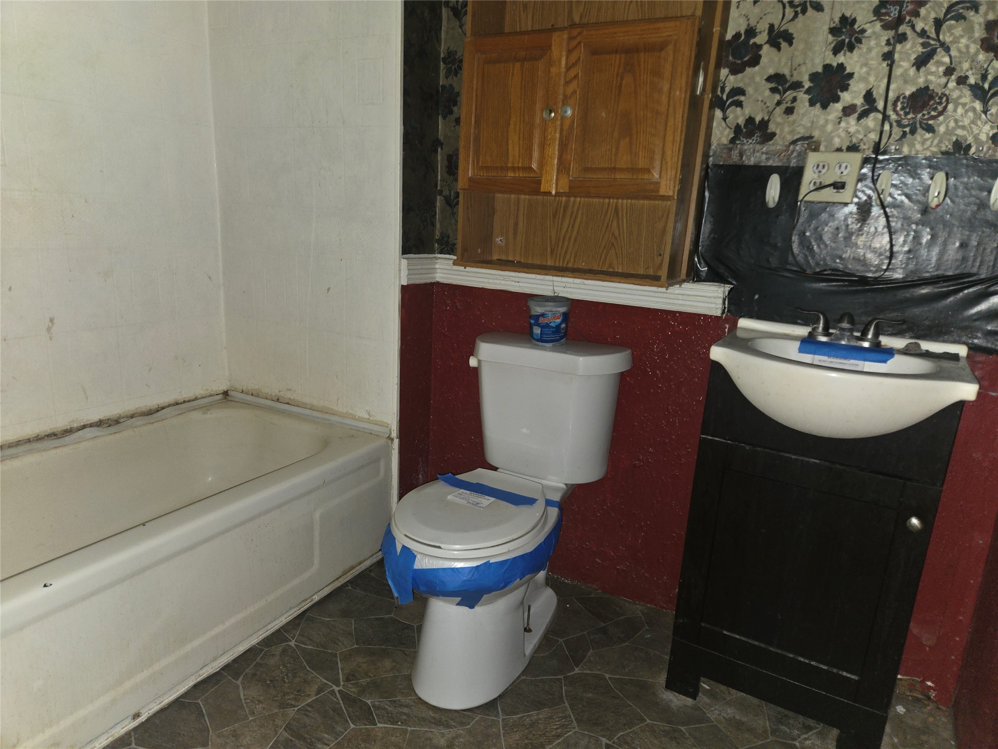 147 Sunset Heights Bastrop, TX 78602 - Photo 18 of 20 a bathroom with a toilet and a sink