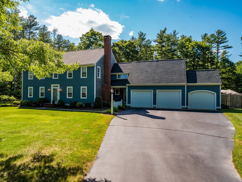 76 Williams Way Rochester, MA 02770 - Photo 42 of 42 a front view of a house with garden