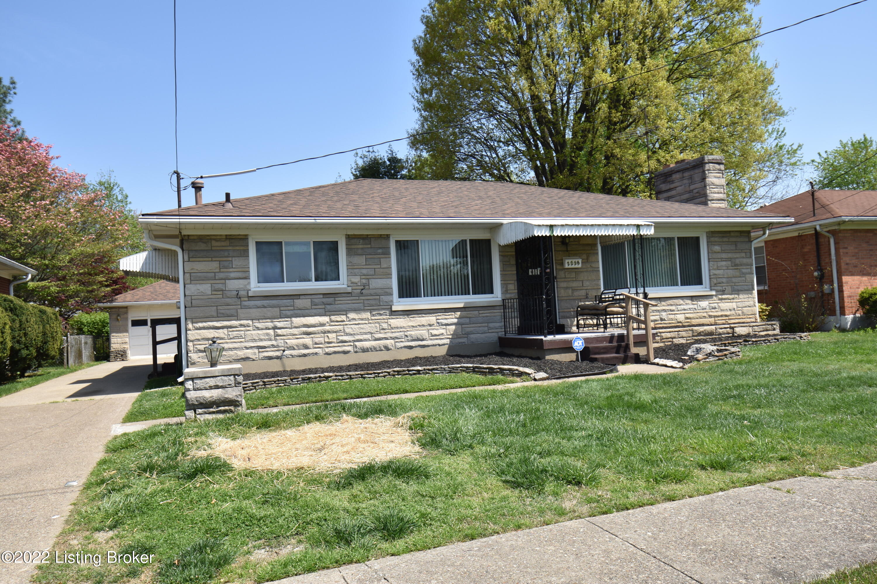 2239 Farnsley Road Louisville, KY 40216 - Photo 1 of 29 DSC_0359