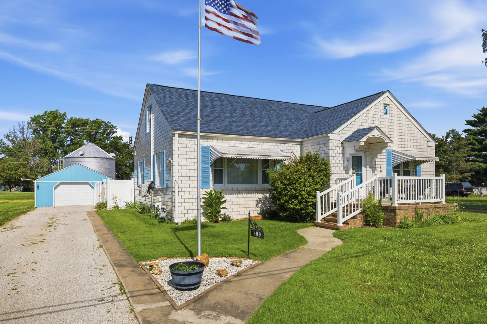 209 South Broadway Hoffman, IL 62250 - Photo 3 of 59