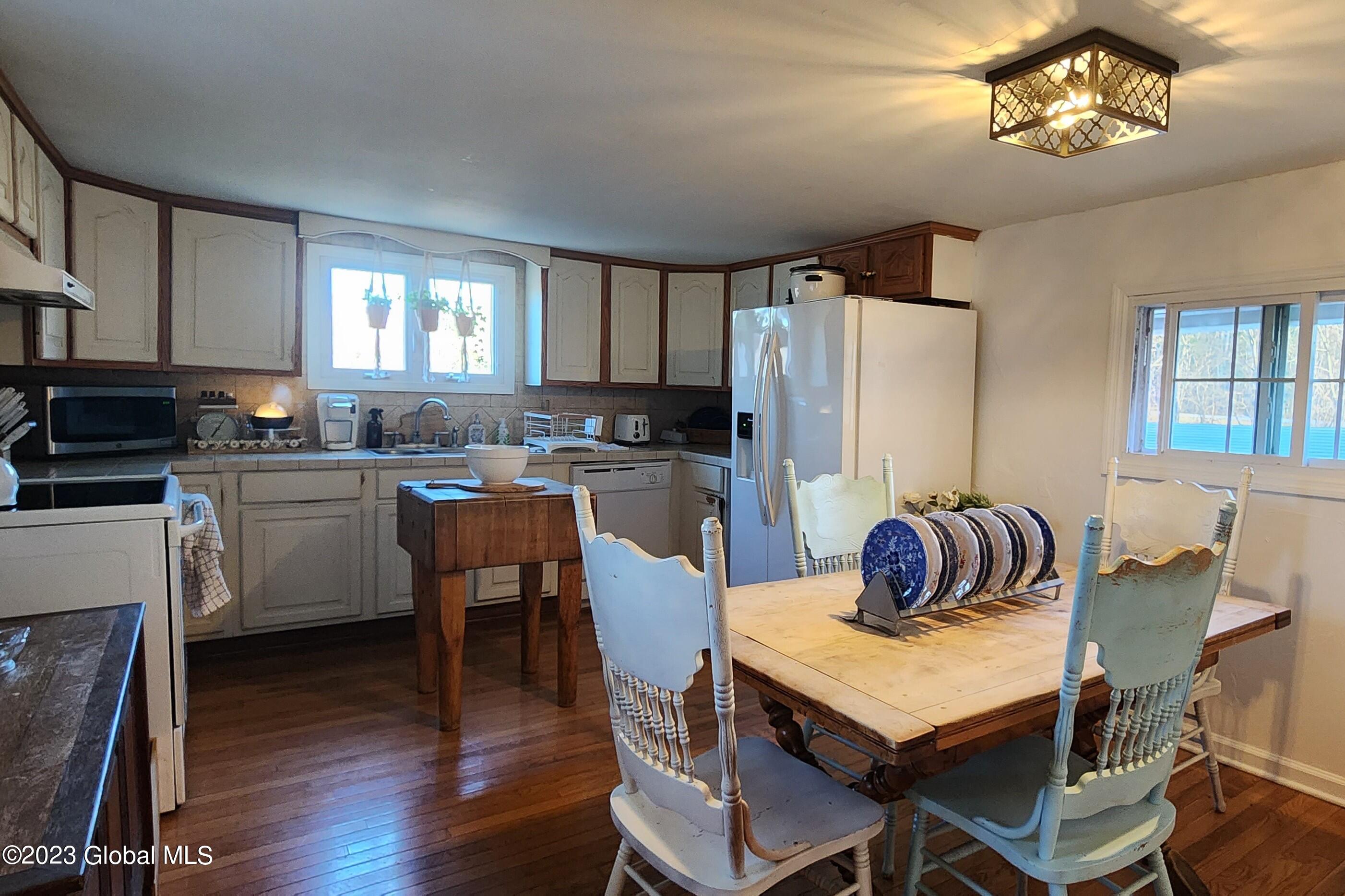 400 Middleline Road Ballston, NY 12020 - Photo 7 of 20 Upstairs Kitchen