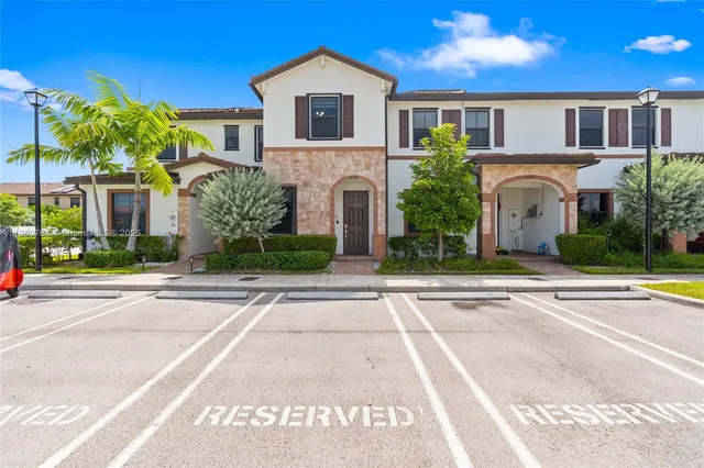 $3,250 | 10519 West 33rd Court, Unit 1, Hialeah, FL 33018